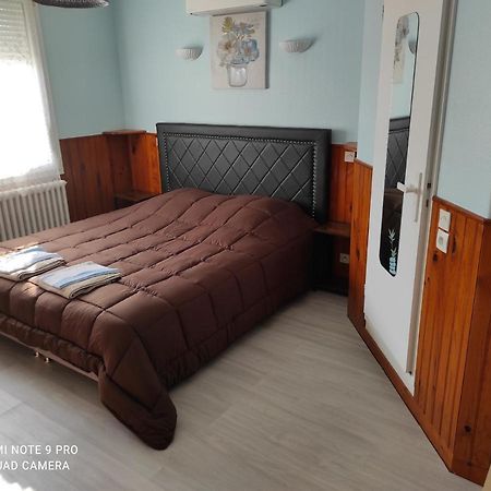 Hotel De La Place Germigny-des-Prés Eksteriør billede