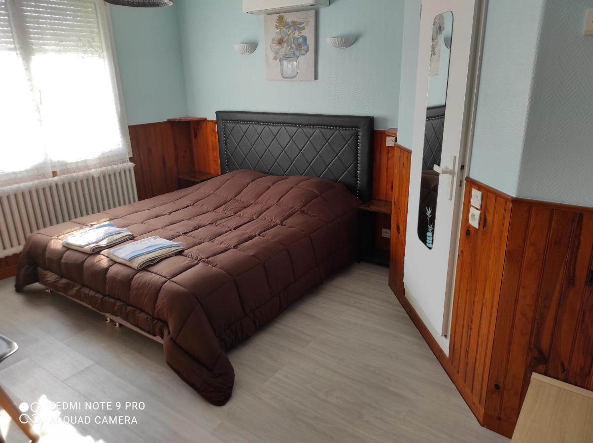 Hotel De La Place Germigny-des-Prés Eksteriør billede